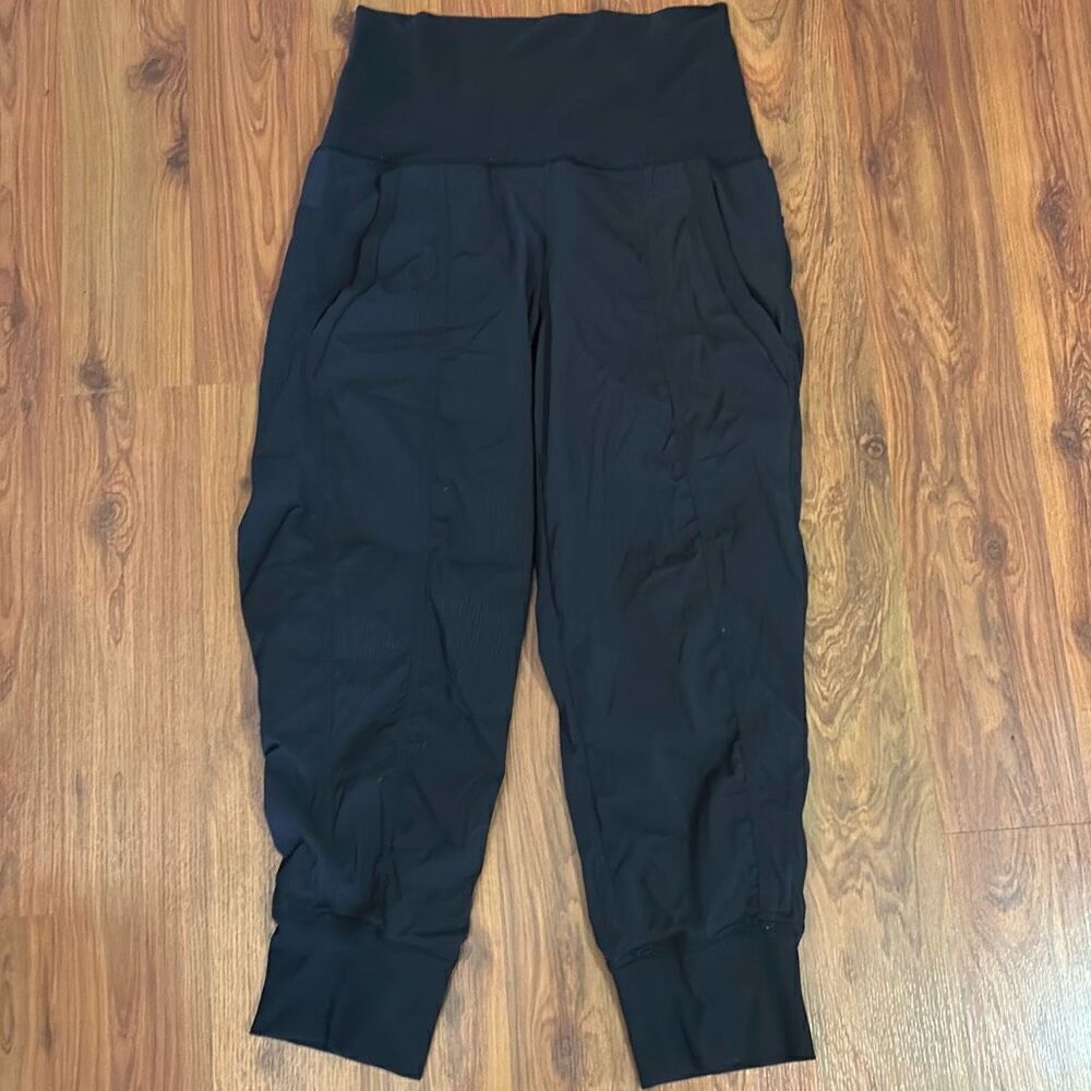Lululemon black Capri tech pants size 2